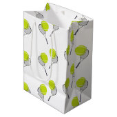 Tennis Ball & Racket Racquet Patroon Medium Cadeauzakje (Voorkant Gekanteld)