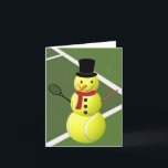 Tennis Ball Snowman en kerstfeestkaart Feestdagen Kaart<br><div class="desc">Dit grappige tennisontwerp bevat een snowman met tennisbal met een racket voor een arm op een groene tennisbaan.</div>