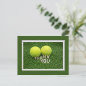 Tennis bedankkaart met twee ballen op groen briefkaart (Staand voorkant)