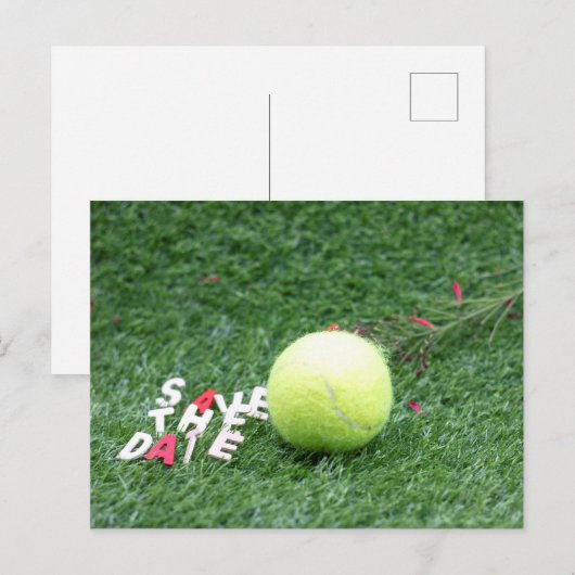 Tennis Bewaar de datum met tennisbal op groen Aankondigingskaart (Voorkant / Achterkant)