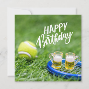 Tennis Birthday met bal en bier op groen gras