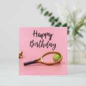 Tennis Birthday met bal en Racket op roze Kaart (Staand voorkant)