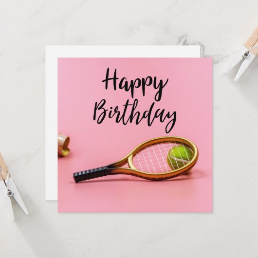 Tennis Birthday met bal en Racket op roze Kaart (Voorkant / Achterkant in situ)
