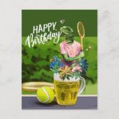 Tennis Birthday met bier- en kogelracket op groen Briefkaart (Voorkant)