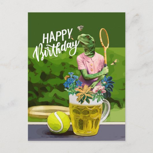 Tennis Birthday met bier- en kogelracket op groen Briefkaart (Voorkant)
