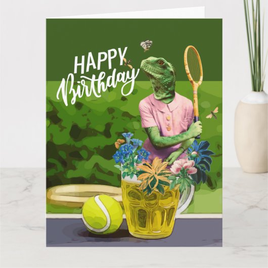 Tennis Birthday met bier- en kogelracket op groen Kaart (Voorkant)