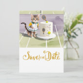 TENNIS CAT PLAYER met taartfeest op de baan Save The Date (Staand voorkant)