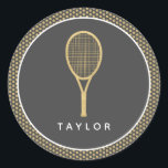 Tennis Chic Grijs Goud Aangepaste Naam Ronde Sticker<br><div class="desc">Sluit je enveloppen in stijl af met deze grijze en gouden gepersonaliseerde stickers met gouden tennisracket en tennisballen. Coördineert met het Tennis Chic Party collectie van Parcel Studios.</div>