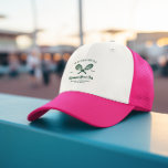 Tennis Country Club | vrijgezellen Trucker Pet<br><div class="desc">Geef dit schattige pet aan je bruidsmeisjes voor je vrijgezellenfeest of huwelijksweekend! Onze leuke petten zijn de perfecte manier voor uw crew om alle aandacht te krijgen waar u en uw meiden heen gaan! Tenniscore is zijn weg uit de country club en op uw briefpapier. De look is een preppy...</div>