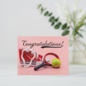 Tennis Gefeliciteerd met bal en rackets Kaart (Staand voorkant)