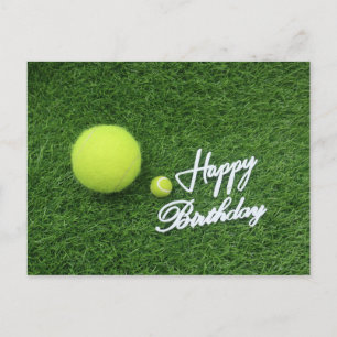 Tennis Gelukkige verjaardag en ballen op groen gra Briefkaart