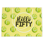 Tennis Happy 50th Birthday met bal op geel Groot Cadeauzakje (Voorkant)