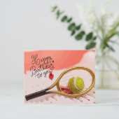 Tennis Happy Birthday met bal en racket Briefkaart (Staand voorkant)