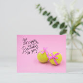Tennis Happy Birthday met bal en racket roze Briefkaart (Staand voorkant)