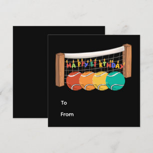 Tennis Happy Birthday met bal op de rechtbank