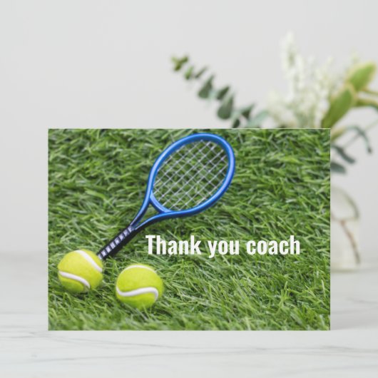 Tennis Hartelijk dank, coach met racket op groen Bedankkaart (Staand voorkant)