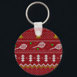 Tennis-kerstfeestzater met geventileerde patroonro sleutelhanger<br><div class="desc">Warm en lui ontwerp voor winterdagen en nachten,  met klassieke gekke,  lelijke kersttrui met tennisrackets en groene tennisballen,  gordels,  vuurbomen en sneeuwvlokken. Minimalistisch Xmas sweater patroonfestief ontwerp in lichtblauw en wit voor tennisspelers. Tennis kerstpatroontrui. Tennis Xmas-ontwerp. Scandi tennis kerstcadeaus. Scandinavische kerstpatronen voor tennis. Tennis-kerstcadeaus</div>
