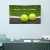 Tennis-label op zwarte en groene achtergrond spandoek (Beurs)