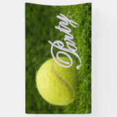 Tennis met bal op groen gras spandoek (Verticaal)