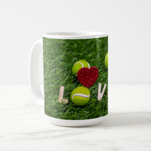 Tennis met LOVE op groen gras Koffiemok
