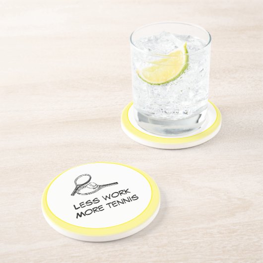 Tennis Minder werken meer tennis met racket en bal Zandsteen Onderzetter (Zijkant)