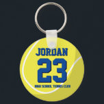Tennis Player Number School Sports Team Sleutelhanger<br><div class="desc">Een perfecte pin voor sportfans,  sporters,  spelers,  trainers of aanvoerders van het tennisteam. Je kunt de formulering aanpassen aan elke evenement met dit sportthema,  of het nu gaat om verjaardagen,  kampioenschappen of winnende feestdagen.</div>