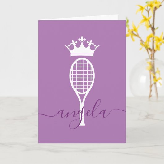 Tennis Player Queen of Court Paarse Birthday Kaart (Gele Bloem)
