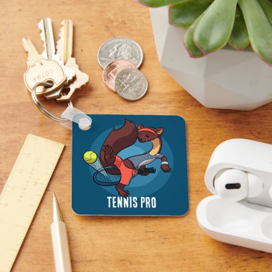 Tennis Pro Hot Dog Trick Shot Pine Marten Cartoon Sleutelhanger (Bureau)