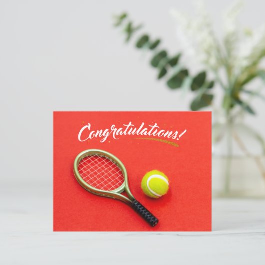 Tennis racket and ball felicitaties met rood briefkaart (Staand voorkant)
