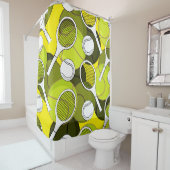 Tennis racket en zwarte kogelinkt op geel  douchegordijn (In situ)
