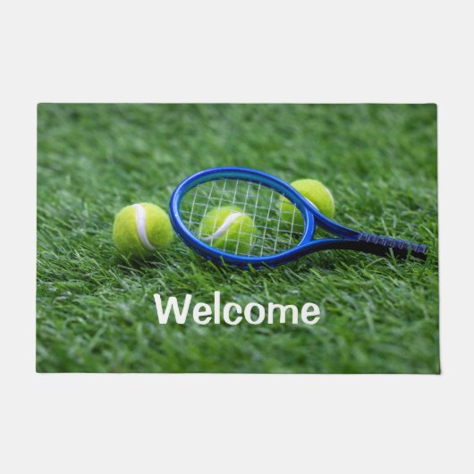 Tennis-racket met bal op groen gras deurmat (Voorkant)