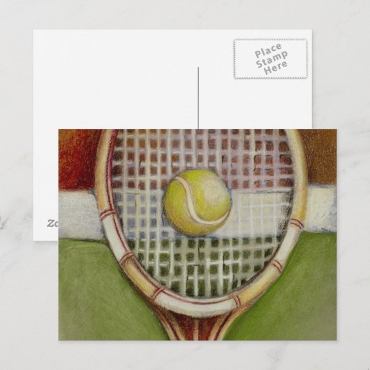 Tennis Racket met Ball Laying over Court Briefkaart (Voorkant / Achterkant)
