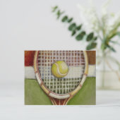 Tennis Racket met Ball Laying over Court Briefkaart (Staand voorkant)