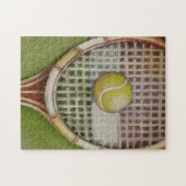 Tennis Racket met Ball Laying over Court Legpuzzel (Horizontaal)