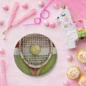 Tennis Racket met Ball Laying over Court Papieren Bordje (Feest)