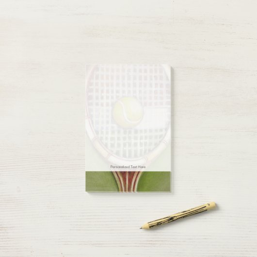 Tennis Racket met Ball Laying over Court Post-it® Notes (Op bureau)