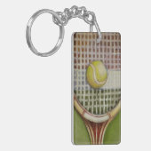 Tennis Racket met Ball Laying over Court Sleutelhanger (Voorkant Links)