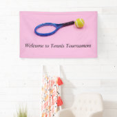 Tennis-racket met kogel in roze tas spandoek (Insitu)