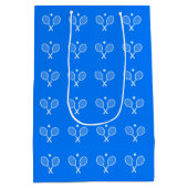 Tennis Rackets Blue Background Medium Cadeauzakje (Achterkant)