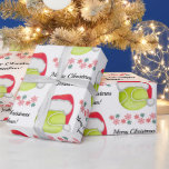 Tennis Santa Ball Merry Kerstmis en naam Kind Cadeaupapier<br><div class="desc">Met dit coole artikel,  met waterverf tennisbal met kersthoed,  vrolijk kerstfeest en kind. Wijzig de tekst eenvoudig door op de optie "personaliseren" te klikken.</div>
