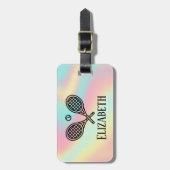 Tennis Theme Pink Modern Retro Monogramnaam Bagagelabel (Voorkant verticaal)
