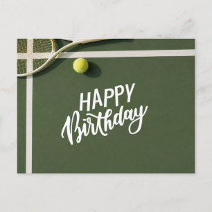 Tennis verjaardag met bier en tennisracket op groe briefkaart