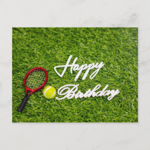 Tennis verjaardagskaart met racket en bal op groen briefkaart