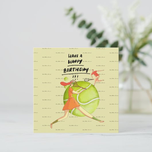 Tennis-vrouw speelt Happy Birthday in Speler Kaart (Staand voorkant)