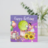 Tennis-vrouw speelt Happy Birthday voor speler (Staand voorkant)