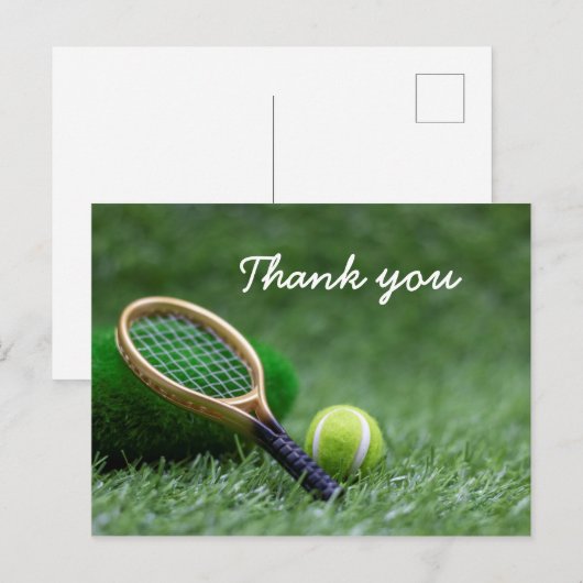 Tennisbal en racket op groen gras briefkaart (Voorkant / Achterkant)