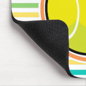 Tennisbal; heldere regenboogstrepen muismat (Hoek)