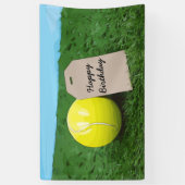 Tennisbal met blanco label Happy Birthday Spandoek (Verticaal)