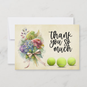 Tennisbal met bos bloemen van speler bedankkaart