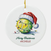 Tennisbal met kerstmuts Aangepaste Kerstmis Keramisch Ornament (Achterkant)